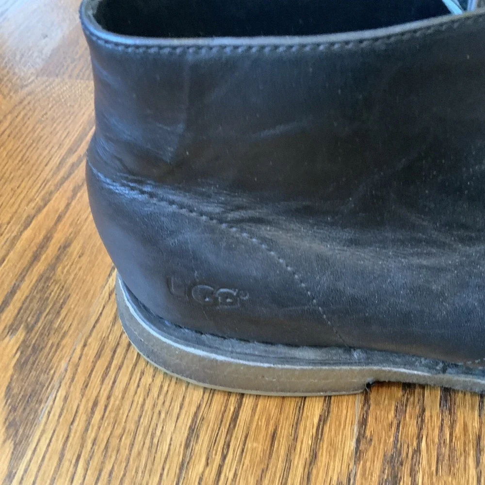 UGG Leighton Mens Size 11 Black Crinkled‎ Leather Chukka Ankle Boots Shoes